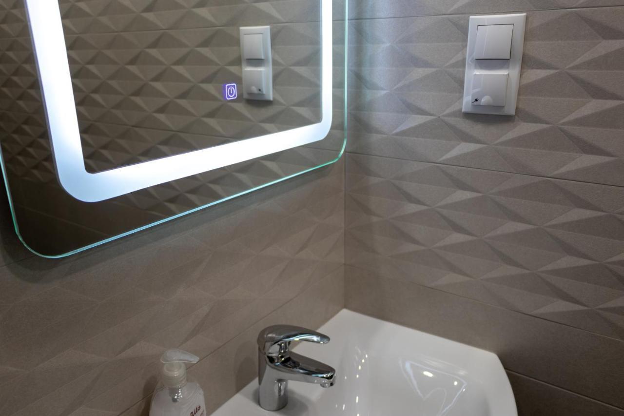 Hotel Tranzit โอดอร์เฮอู เซกุยเอสก์ ภายนอก รูปภาพ