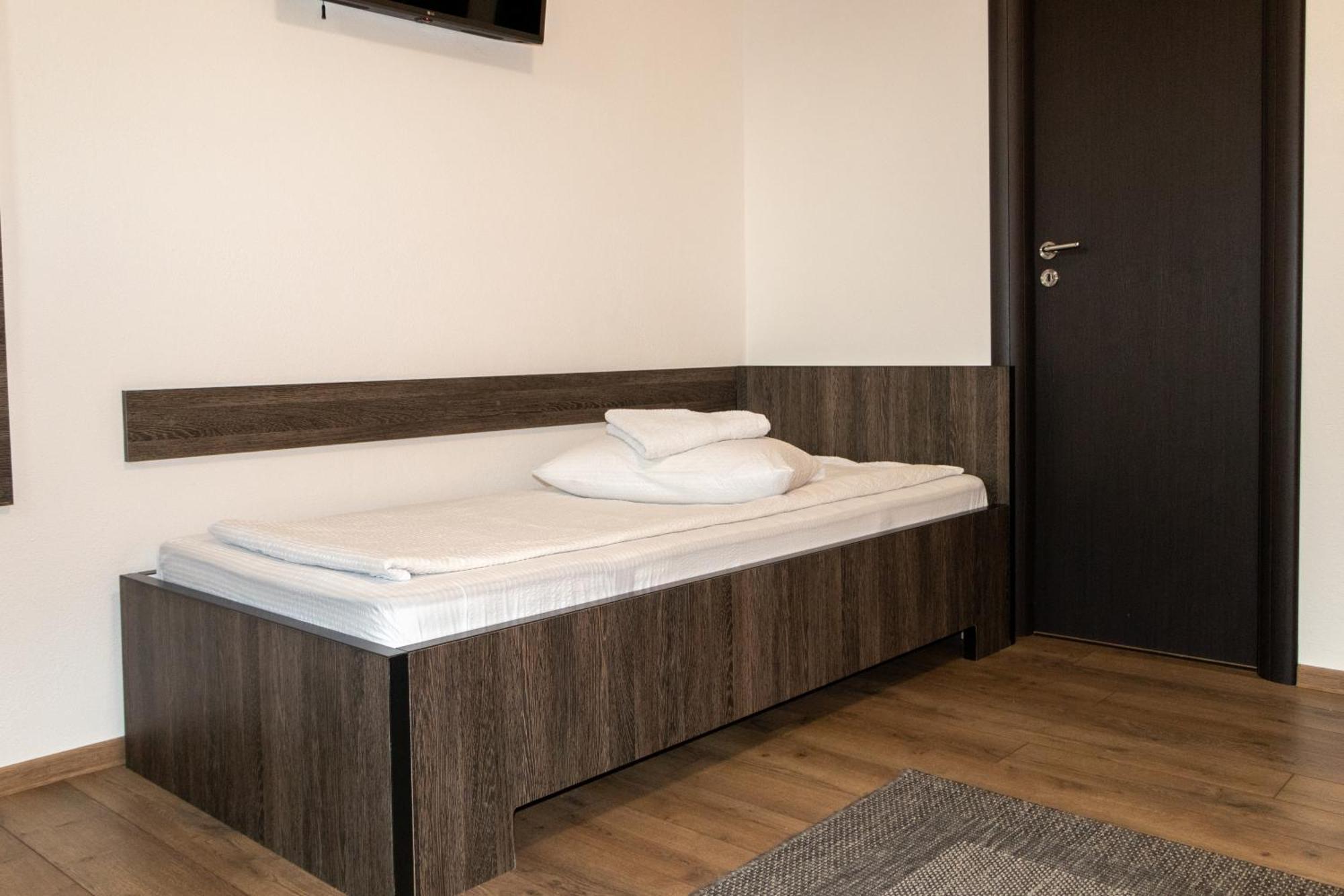 Hotel Tranzit โอดอร์เฮอู เซกุยเอสก์ ภายนอก รูปภาพ